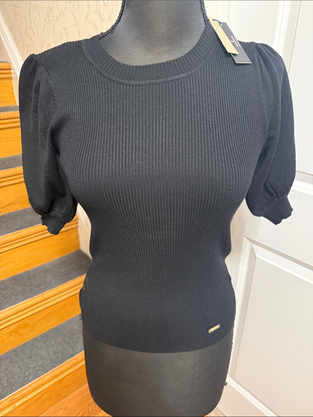 NWT Tahari Black Short-Sleeve Ribbed Knit Top. Size S